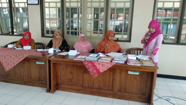 PERTEMUAN RUTIN PKK KECAMATAN PADAMARA