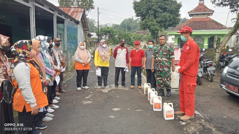 Pelaksanaan Fogging di Desa Mipiran Kecamatan Padamara